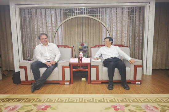 蔡先金会见德国巴伐利亚州对华高教中心主任邓菲力一行