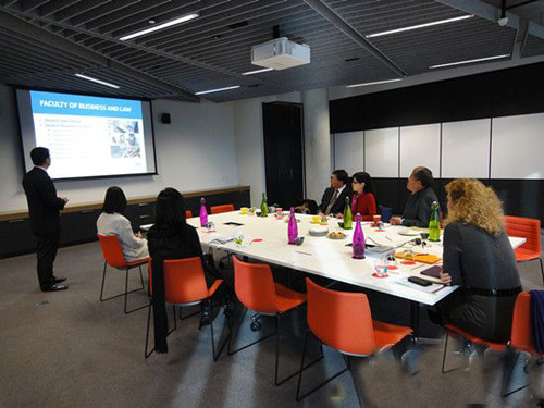 MILAN米兰体育·(中国)官方网站与澳大利亚迪肯大学友好会谈