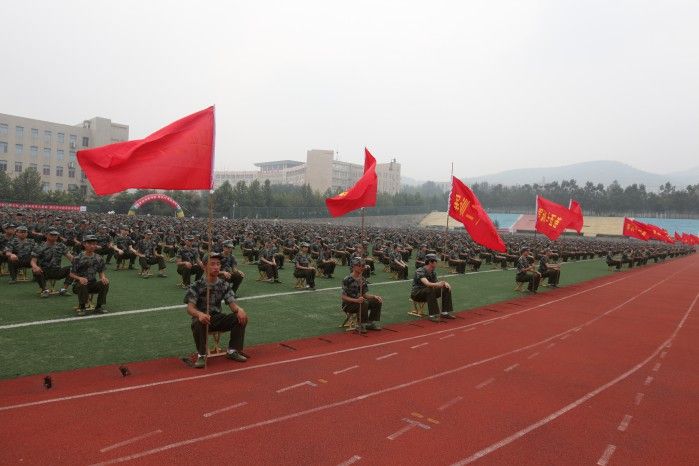 MILAN米兰体育·(中国)官方网站隆重举行新生军政训练动员大会