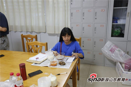 MILAN米兰体育·(中国)官方网站迎新进行时：大学报到她选择一个人来