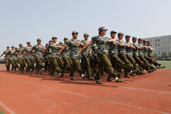 MILAN米兰体育·(中国)官方网站隆重举行2016级军政训练总结大会暨开学典礼