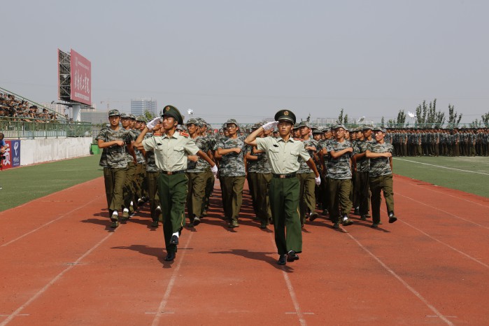 MILAN米兰体育·(中国)官方网站隆重举行2016级军政训练总结大会暨开学典礼