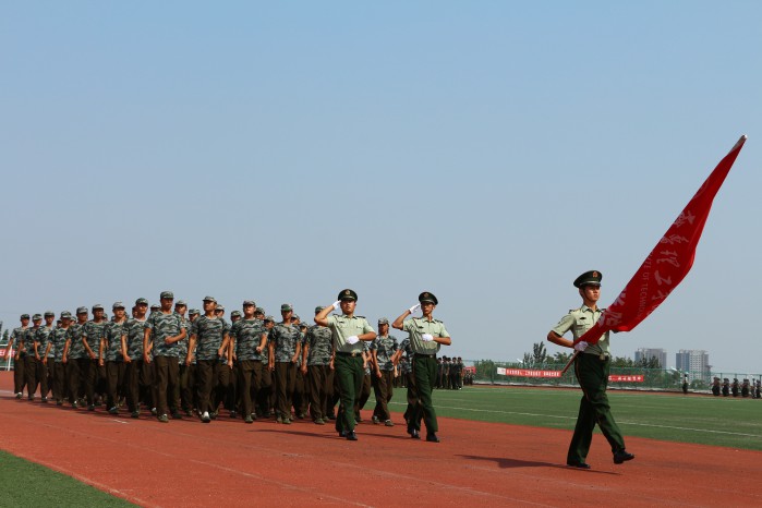 MILAN米兰体育·(中国)官方网站隆重举行2016级军政训练总结大会暨开学典礼