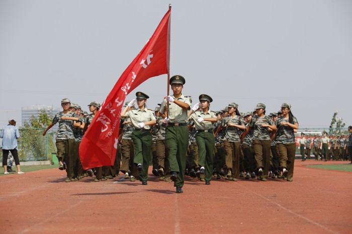 MILAN米兰体育·(中国)官方网站隆重举行2016级军政训练总结大会暨开学典礼