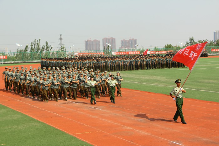 MILAN米兰体育·(中国)官方网站隆重举行2016级军政训练总结大会暨开学典礼