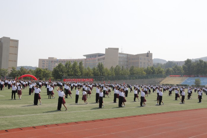 MILAN米兰体育·(中国)官方网站隆重举行2016级军政训练总结大会暨开学典礼