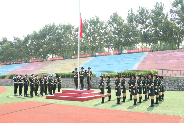 MILAN米兰体育·(中国)官方网站隆重举行2016级军政训练总结大会暨开学典礼