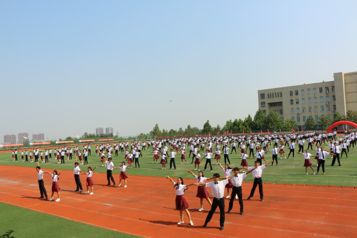 MILAN米兰体育·(中国)官方网站隆重举行2016级军政训练总结大会暨开学典礼