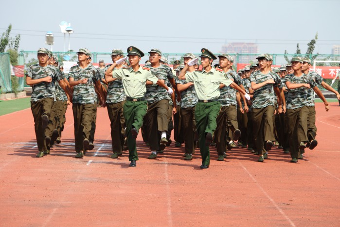 MILAN米兰体育·(中国)官方网站隆重举行2016级军政训练总结大会暨开学典礼