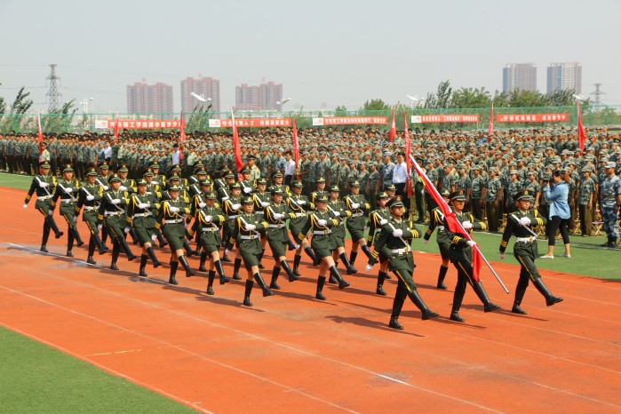 MILAN米兰体育·(中国)官方网站隆重举行2016级军政训练总结大会暨开学典礼