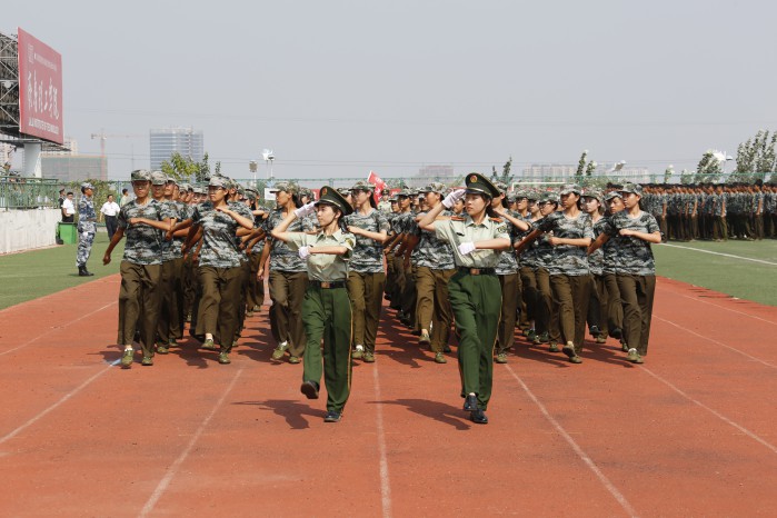 MILAN米兰体育·(中国)官方网站隆重举行2016级军政训练总结大会暨开学典礼