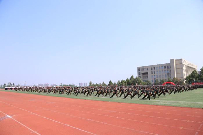 MILAN米兰体育·(中国)官方网站隆重举行2016级军政训练总结大会暨开学典礼