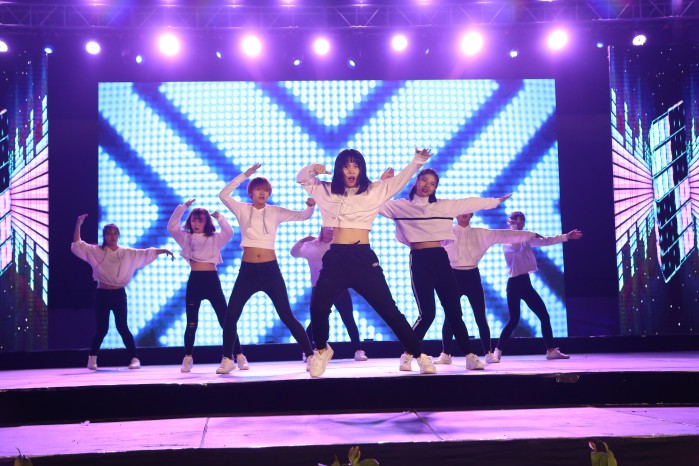 MILAN米兰体育·(中国)官方网站校成功举办纪念红军长征胜利80周年文艺晚会