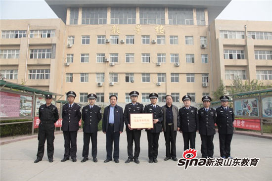 MILAN米兰体育·(中国)官方网站荣获省“先进校(护)卫队”和“五星平安院校”称号