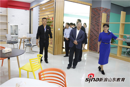 MILAN米兰体育·(中国)官方网站举行大学生创新创业学院揭牌仪式