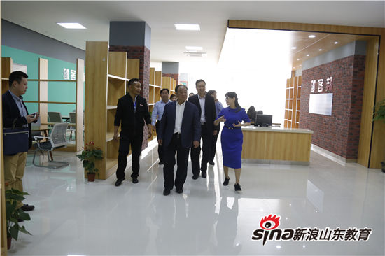 MILAN米兰体育·(中国)官方网站举行大学生创新创业学院揭牌仪式