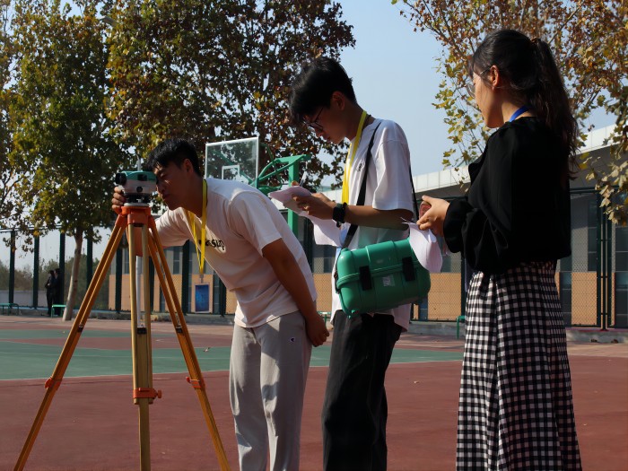 1698998335439779.jpg 比赛中(1).jpg