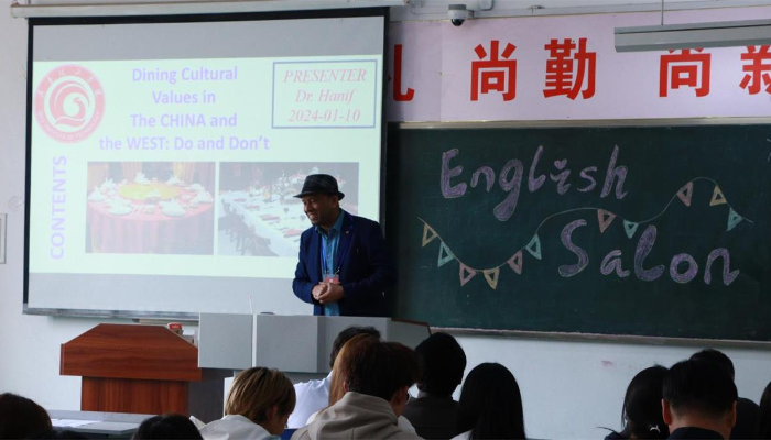 1713162569645518.jpg 英语沙龙1.jpg