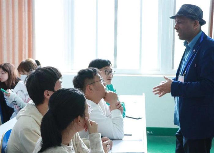 1713162594494874.jpg 英语沙龙3.jpg