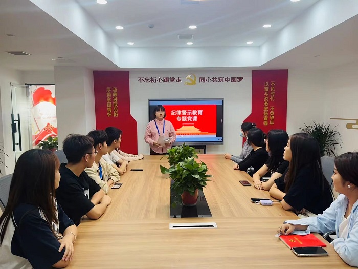 1716783852706517.jpg 图1书记主讲专题党课.jpg