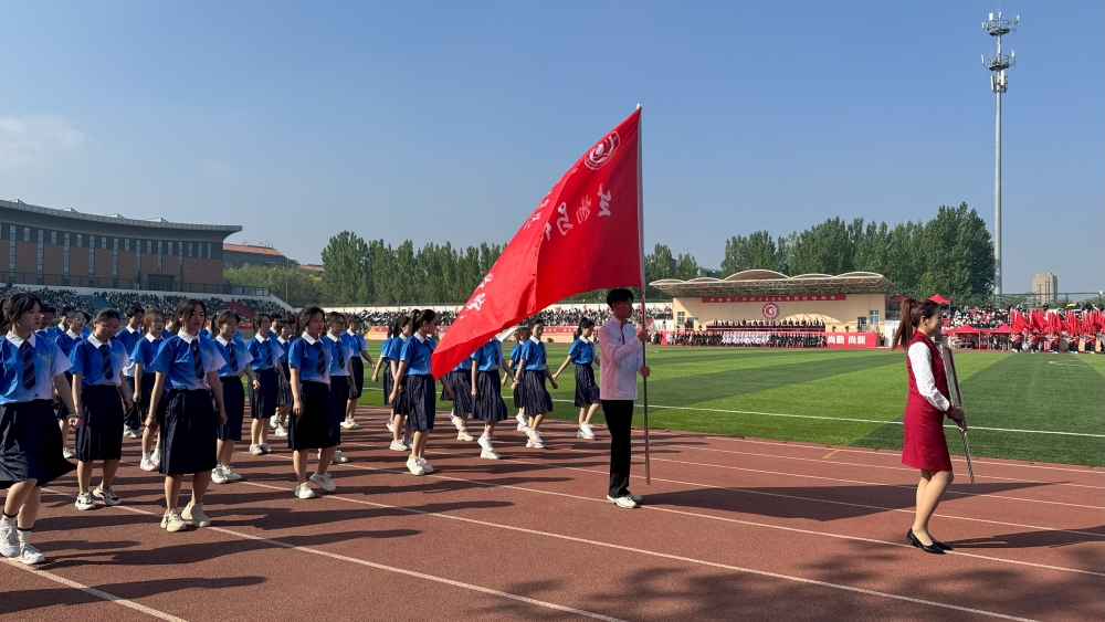 学院积极组织师生参加校运动会
