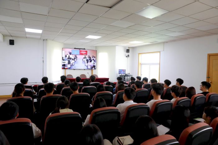 艺术学院学生党支部组织开展第三十八期入党积极分子培训班学习