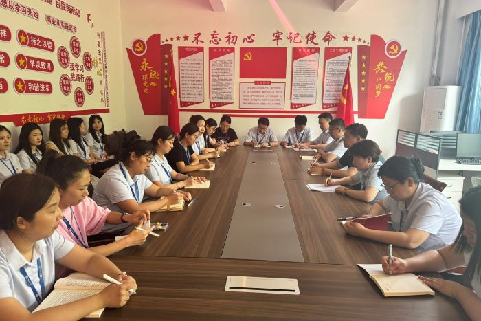 1751418309303878.jpg 座谈会照片.jpg