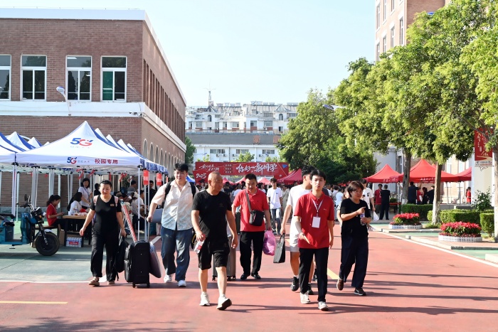 聚青春力量  绘温暖篇章